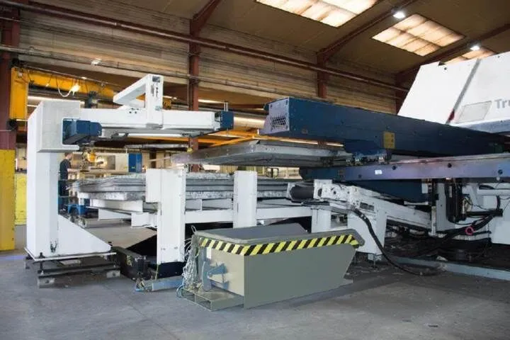 Bauer Kippbehäter MGU 610 lackiert grau RAL 7005